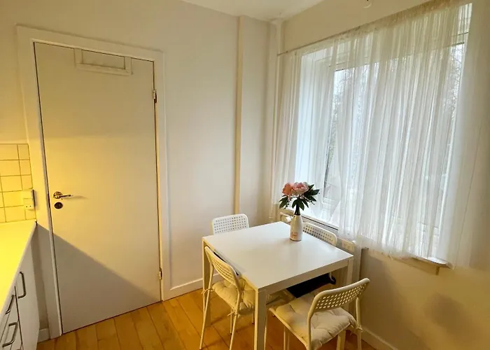 Med Udsigt Til Frederiksberg Have *